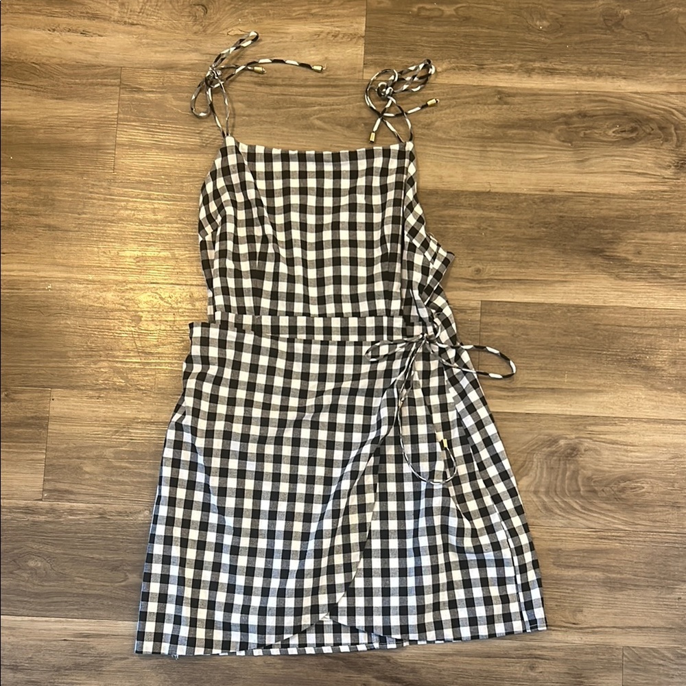 Black and White Sleeveless Wrap Sundress